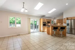 649 Rickel Dr, Hendersonville, NC 28739 - Photo 8