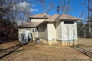 318 Vance Gap Rd, Asheville, NC 28804 - Photo 2