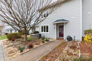 22 Hollybrook Dr, Asheville, NC 28803 - Photo 2