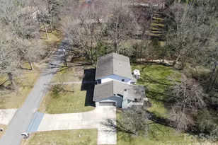 306 7th St Pl NE, Conover, NC 28613 - Photo 2