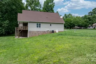 1263 Waterford Dr, Hickory, NC 28602 - Photo 36