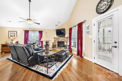 1263 Waterford Drive, Hickory, NC 28602 - Photo 6