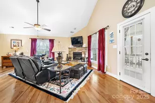 1263 Waterford Dr, Hickory, NC 28602 - Photo 6