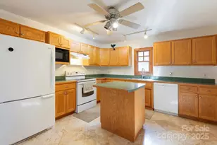 1506 Lynn Rd, Columbus, NC 28722 - Photo 18