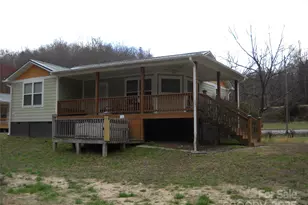 992 Hornet Dr, Whittier, NC 28789 - Photo 2