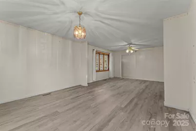 123 Castleton Lane, Hendersonville, NC 28791 - Photo 6