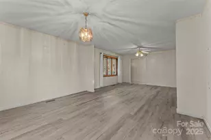 123 Castleton Ln, Hendersonville, NC 28791 - Photo 6