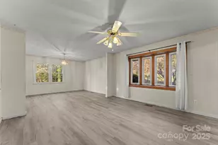 123 Castleton Ln, Hendersonville, NC 28791 - Photo 4