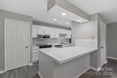 6224 Rosecroft Drive, Charlotte, NC 28215 - Photo 8