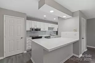 6224 Rosecroft Dr, Charlotte, NC 28215 - Photo 8