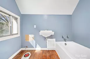 384 Flat Creek Rd, Fairview, NC 28730 - Photo 10