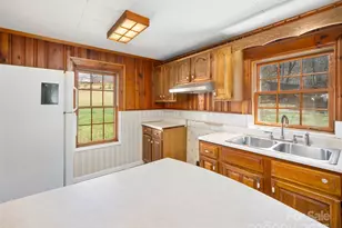 384 Flat Creek Rd, Fairview, NC 28730 - Photo 16