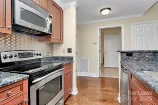 300 W 5th St, Charlotte, NC 28202 - Photo 18
