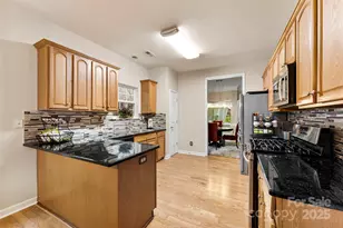 8619 Delamere Ln, Charlotte, NC 28269 - Photo 4