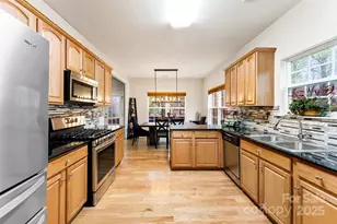 8619 Delamere Ln, Charlotte, NC 28269 - Photo 2