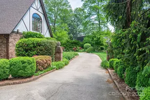 418 3rd St NE, Hickory, NC 28601 - Photo 2