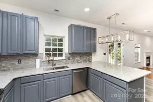 10429 Madison Park Dr, Charlotte, NC 28269 - Photo 8