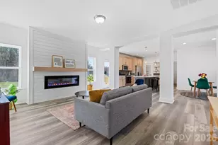 139 Mullinax Dr, Hendersonville, NC 28792 - Photo 1