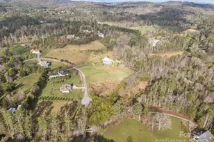 425 Nelson Valley Ln, Hendersonville, NC 28739 - Photo 2