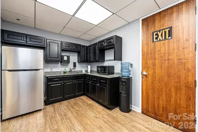 200 1st Avenue NW, Hickory, NC 28601 - Photo 24