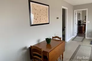 1474 Holiday Dr, Hendersonville, NC 28739 - Photo 6