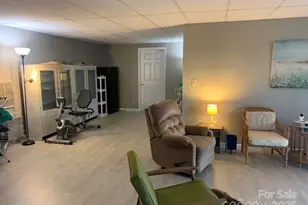 1474 Holiday Dr, Hendersonville, NC 28739 - Photo 22