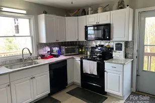 1474 Holiday Dr, Hendersonville, NC 28739 - Photo 10