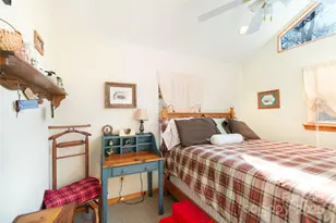 215 Honeysuckle Ln, Sylva, NC 28779 - Photo 10