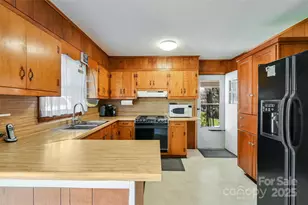 29 Delta Dr, Hendersonville, NC 28792 - Photo 6