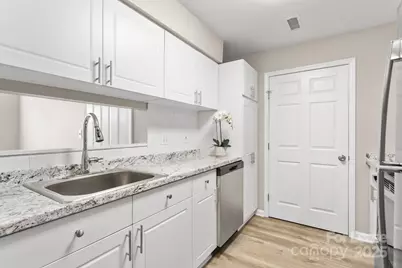 3146 Baroda Lane #D, Charlotte, NC 28269 - Photo 6