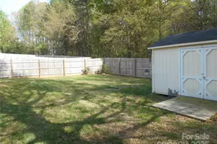 158 Margaret Turner Rd, Charlotte, NC 28216 - Photo 2