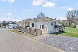 13 Depot St, Clyde, NC 28721 - Photo 2