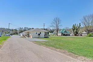 13 Depot St, Clyde, NC 28721 - Photo 6