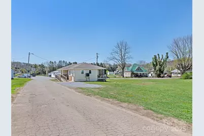 13 Depot Street, Clyde, NC 28721 - Photo 6