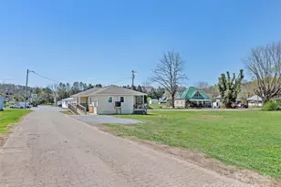 13 Depot St, Clyde, NC 28721 - Photo 6