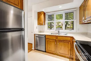 411 Britton Creek Dr, Hendersonville, NC 28791 - Photo 4