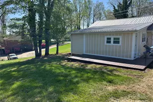 219 W Highland Ave, Elkin, NC 28621 - Photo 2