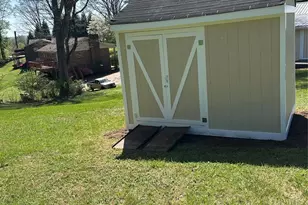 219 W Highland Ave, Elkin, NC 28621 - Photo 4