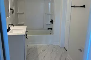 219 W Highland Ave, Elkin, NC 28621 - Photo 18