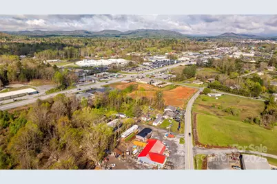 1611 Old Spartanburg Road, Hendersonville, NC 28792 - Photo 2