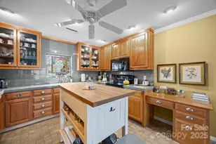 457 Overlook Dr, Spruce Pine, NC 28777 - Photo 16