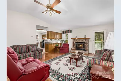 525 Maren Court, Hendersonville, NC 28739 - Photo 4