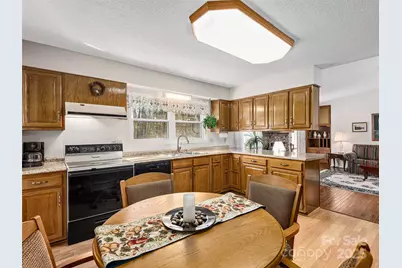 525 Maren Court, Hendersonville, NC 28739 - Photo 8