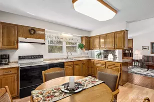 525 Maren Ct, Hendersonville, NC 28739 - Photo 8