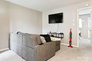 621 Price Rd, Hendersonville, NC 28739 - Photo 4