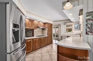 1300 Randy Dr, Hendersonville, NC 28791 - Photo 14