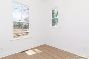 2501 Elon St, Charlotte, NC 28208 - Photo 4