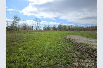 1032 7th Avenue E, Hendersonville, NC 28792 - Photo 2