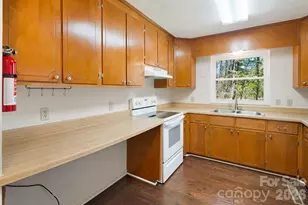 28 Capri Ln, Hendersonville, NC 28792 - Photo 16