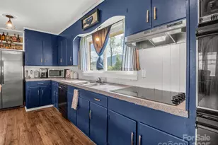 88 N Valley St, Marion, NC 28752 - Photo 10